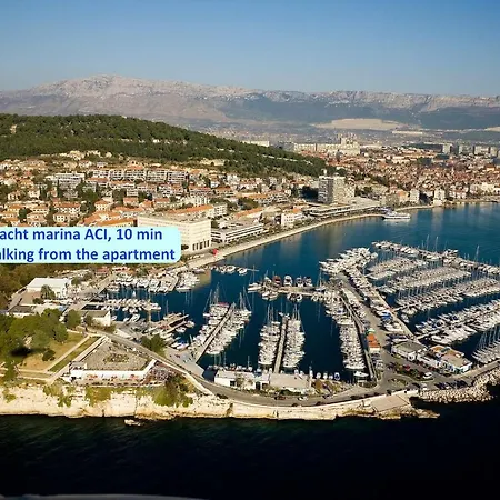 아파트 D - Beautiful In The Heart Of *