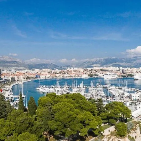 D - Beautiful In The Heart Of Split