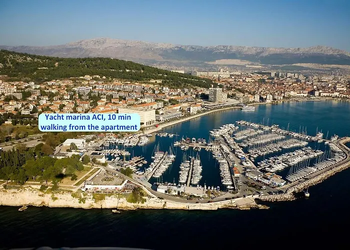 아파트 D - Beautiful In The Heart Of *